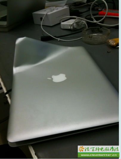 当苹果MacBook Air遇上公共汽车(组图) 