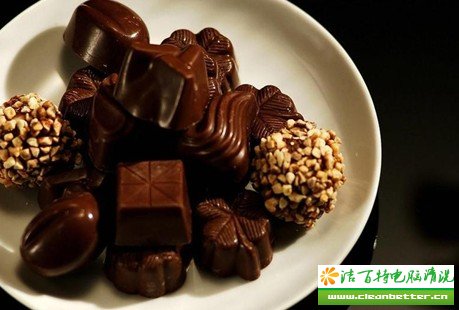 黑巧克力中富含多种维生素、矿物质、氨基酸、脂肪酸、抗氧化剂和膳食纤维等营养素